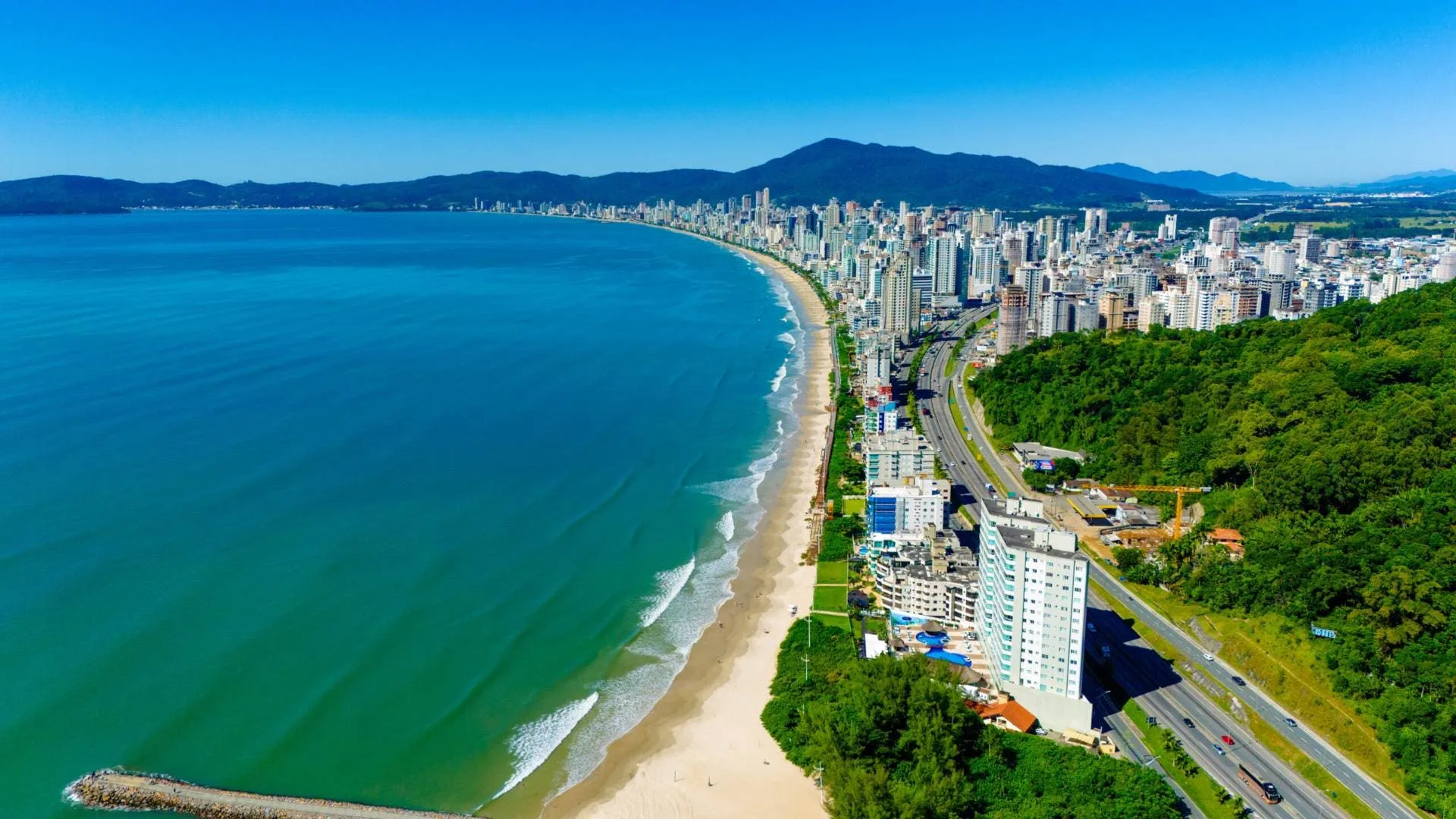 Vista aérea do litoral de Santa Catarina